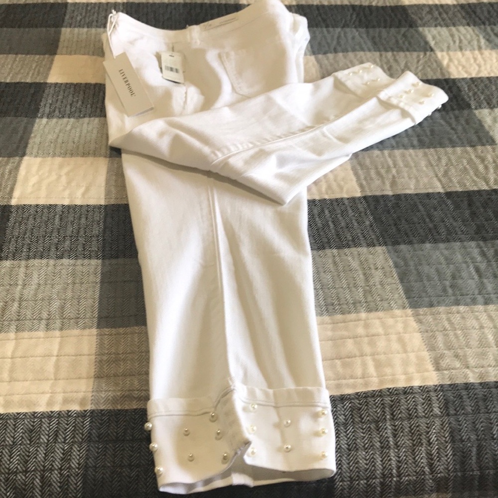 White capri jeans